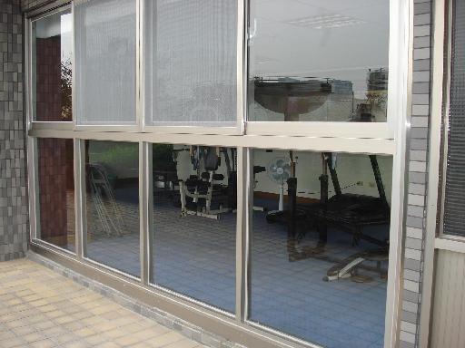 健身房重新安裝鋁窗工程